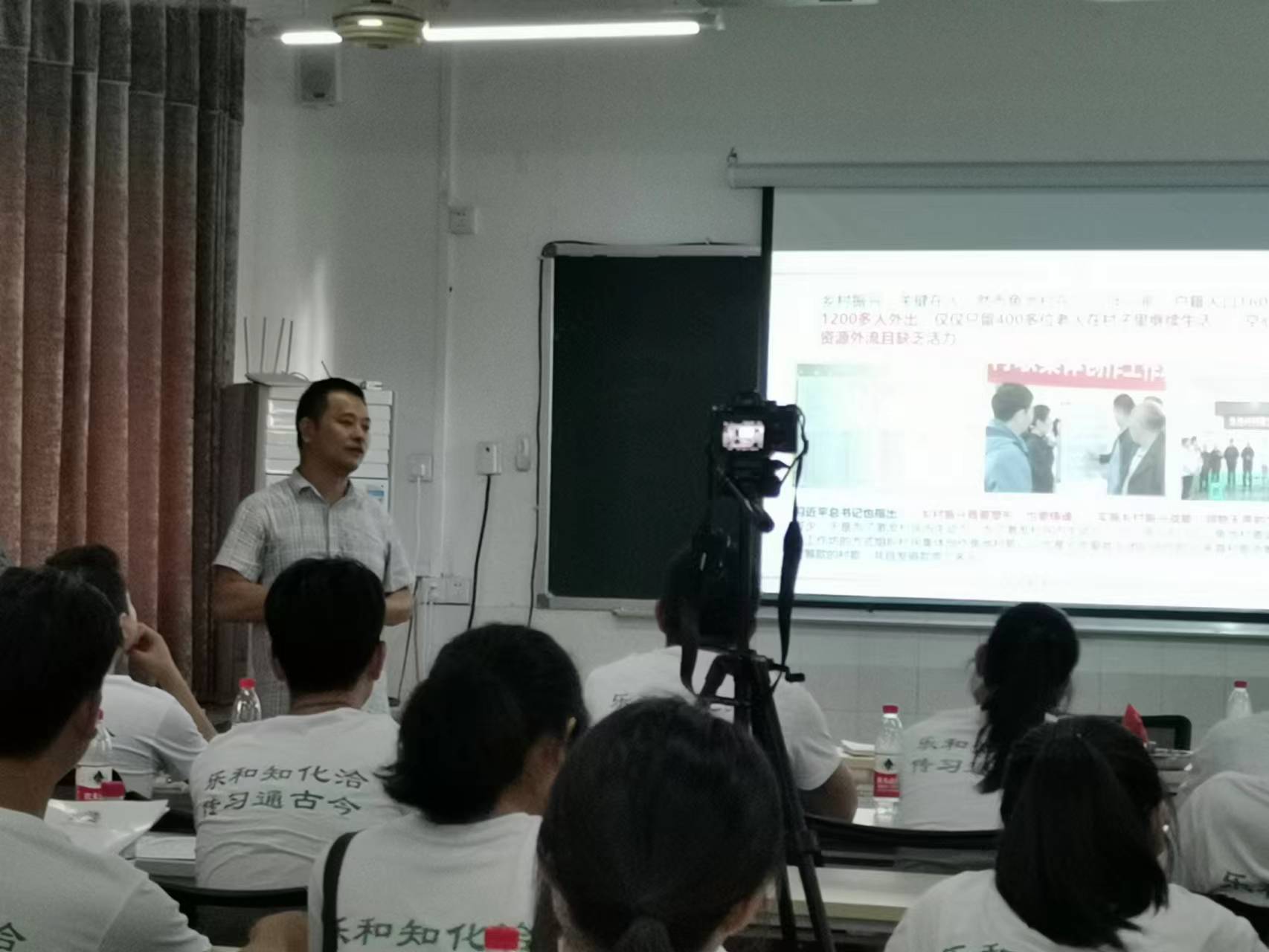 4 英国上市公司365地方合作办公室主任肖青为学员上课.jpg
