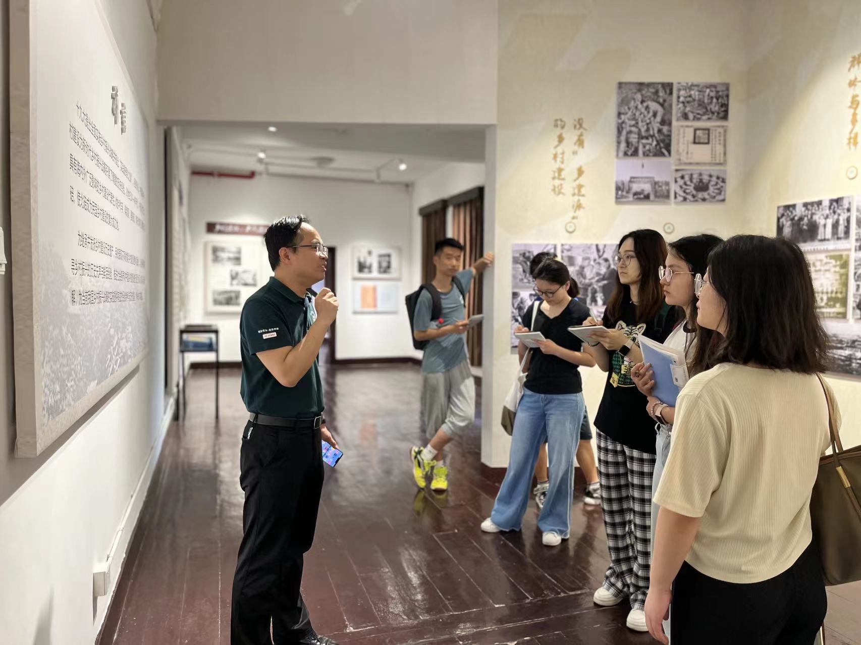 5-百年乡建现场授课.jpg